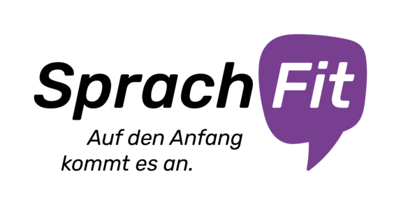 Logo SprachFit: Unter dem Schriftzug "SprachFit" mit einer lila Sprechblase steht der Satz "Auf den Anfang kommt es an."