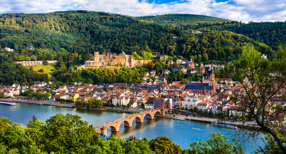 Universitätsstadt Heidelberg von oben mit Altstadt, Schloss und Brücke