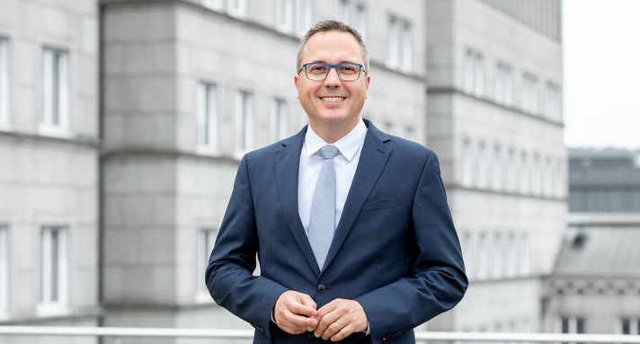 Portraitfoto von Staatssekretär Andreas Deuschle