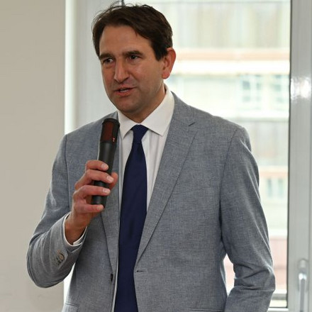 Portraitfoto von Minister Andreas Jung