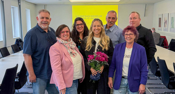 Der neue Vorstand des 21. Landeselternbeirats; von links: Jörg Vettermann und Susanne Balzer (beide stv. Vorsitzende), Stephanie Wieland (stv. Kassenwartin), Vanessa Scholz (Vorsitzende), Friedhelm Biene (Kassenwart), Chrissy Bach (Schriftführerin) und Georg Beier (stv. Vorsitzender).