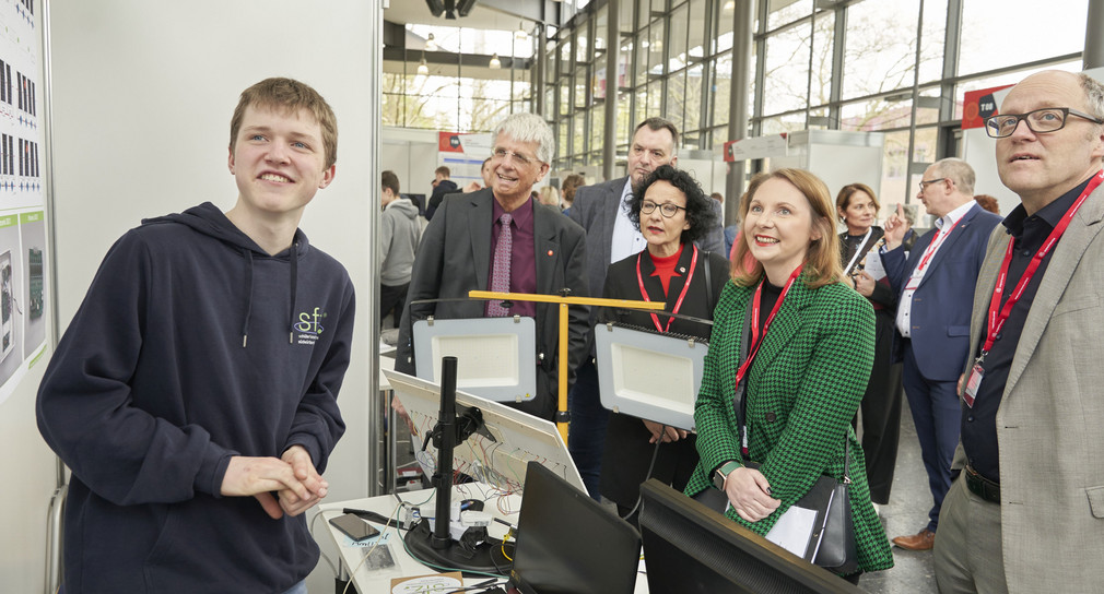 Rundgang mit der Staatssekretärin Sandra Boser MdL in der Ausstellung