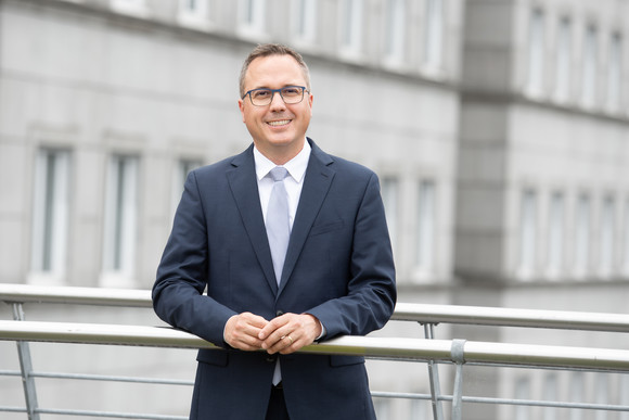 Portraitfoto von Staatssekretär Andreas Deuschle