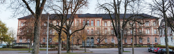 Frontale Ansicht des Nordbaus des MINT-Exzellenzgymnasiums