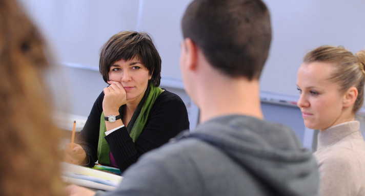 Berufliche Bildung / Erzieherin und Erzieher Weiterbildungsmöglichkeiten für Erzieherinnen und Erzieher