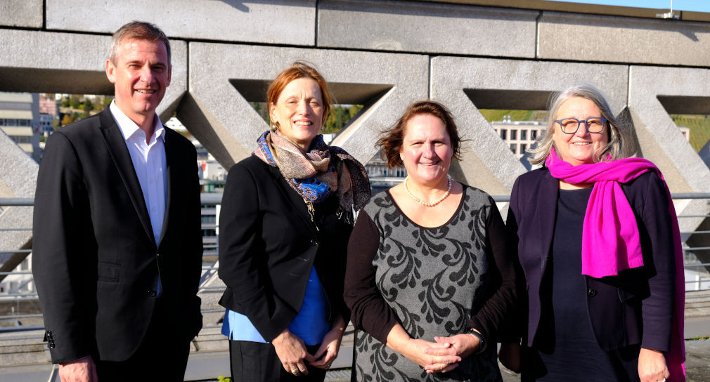 von links nach rechts: Ministerialdirektor Daniel Hager-Mann, Schleswig-Holsteins Bildungsministerin Karin Prien, Kultusministerin Theresa Schopper und Schleswig-Holsteins Staatssekretärin Dr. Dorit Stenke