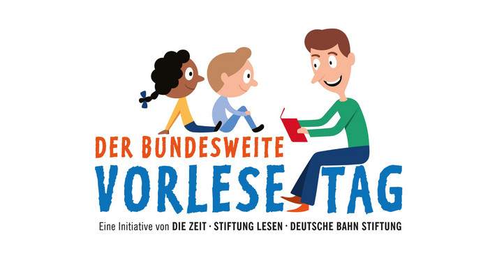 Text: der Bundesweite Vorlesetag, eine Initiative von DIE ZEIT, STIFTUNG LESEN, DEUTSCHE BAHN STIFTUNG, Grafik von zwei Kindern und einem Mann, der vorliest