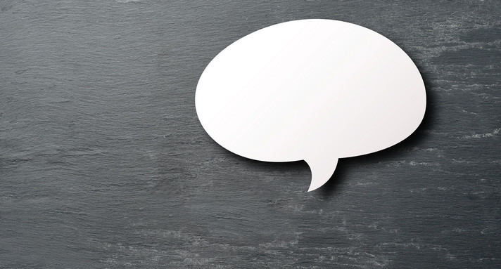 weiße Sprechblase auf grauem Hintergrund