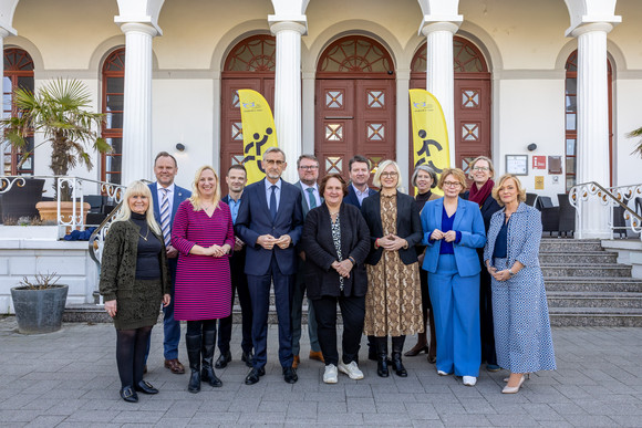 Gruppenfoto der Mitglieder der Sportministerkonferenz